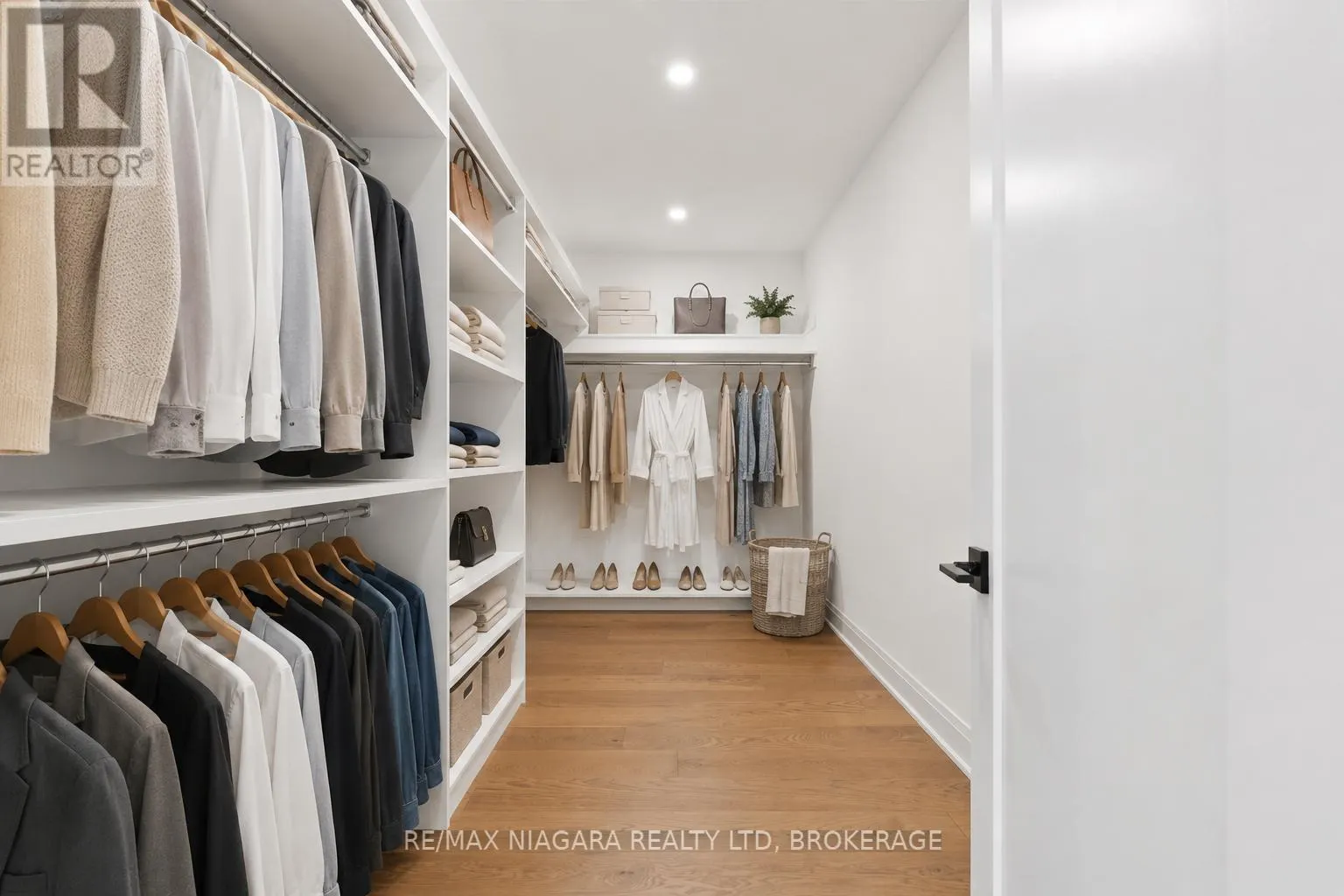 21 ACCURSI CRESCENT
