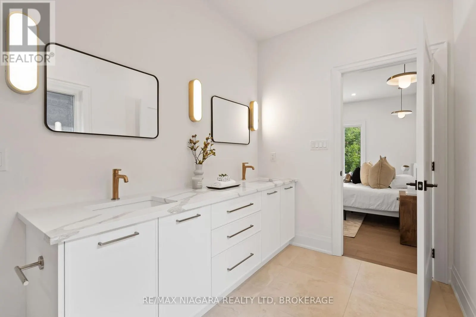 21 ACCURSI CRESCENT