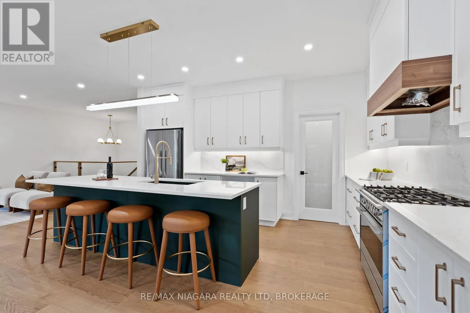 21 ACCURSI CRESCENT