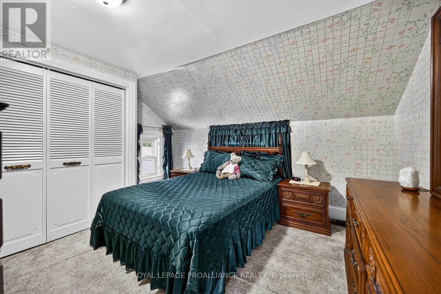 529 DIBBLE STREET W