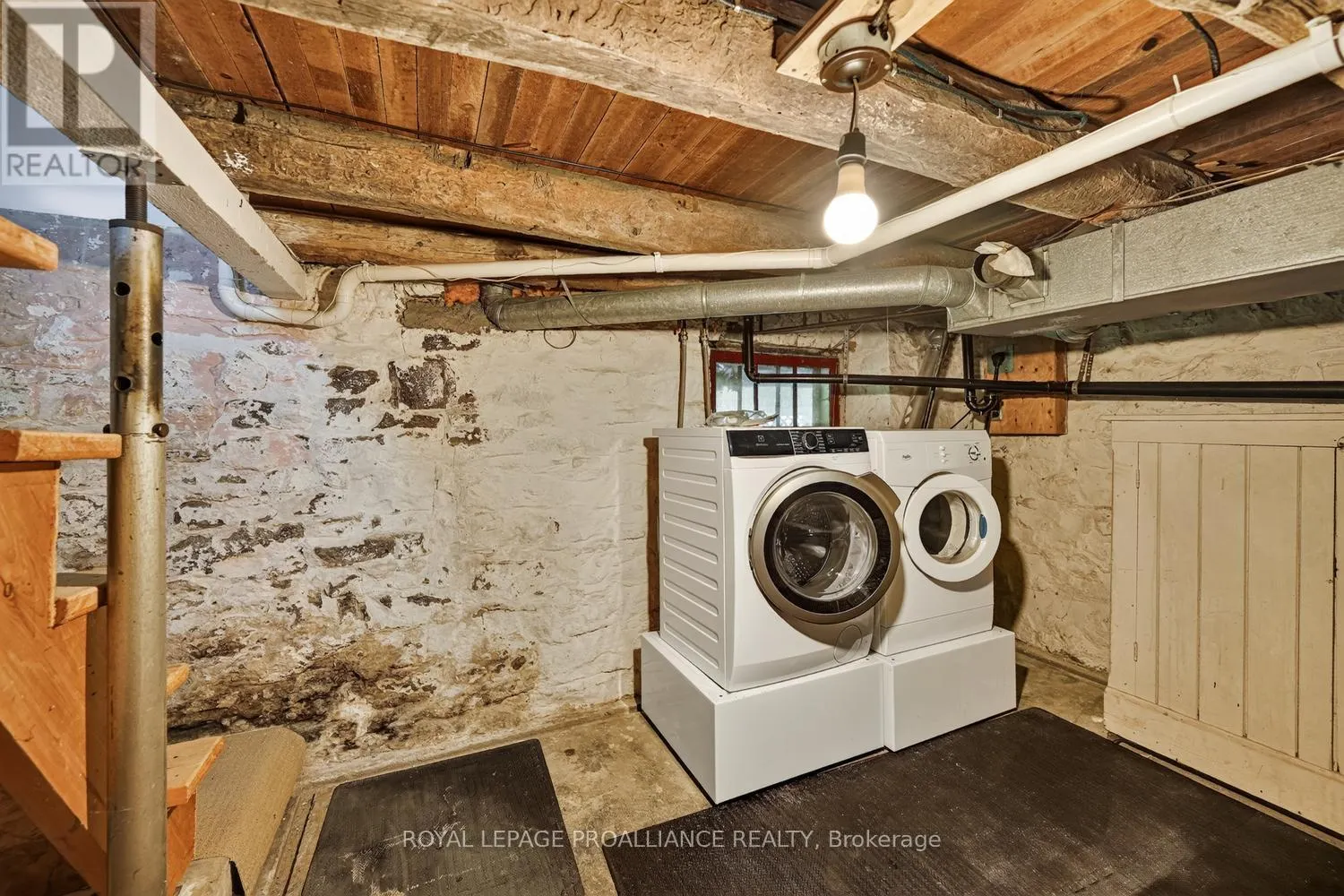529 DIBBLE STREET W