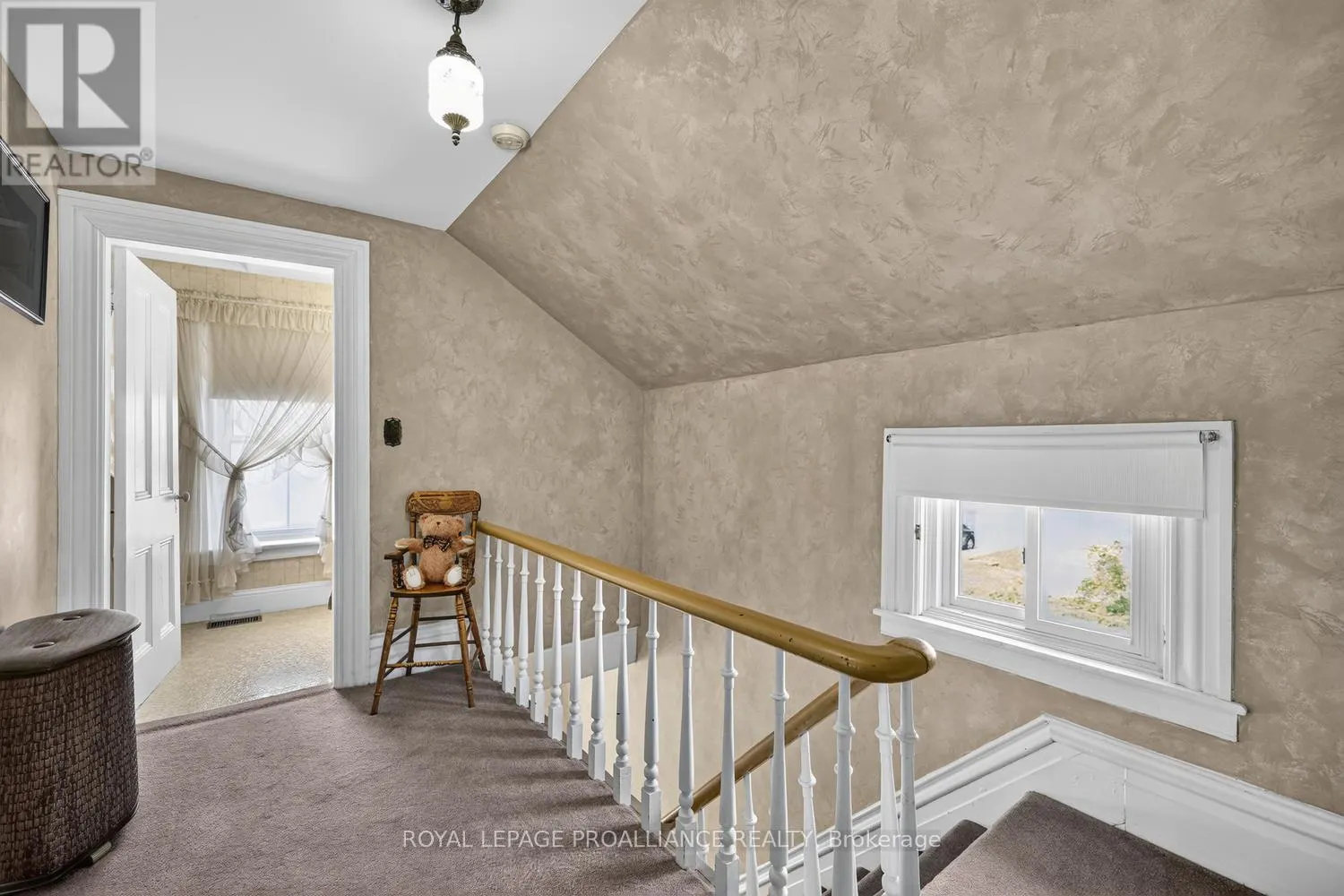 529 DIBBLE STREET W