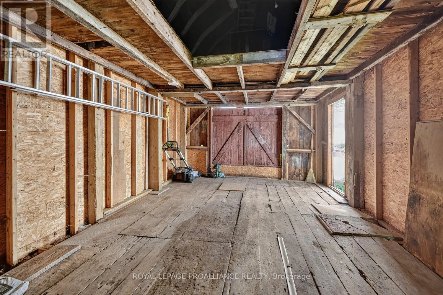 529 DIBBLE STREET W