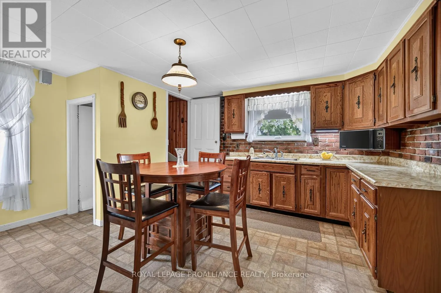 529 DIBBLE STREET W