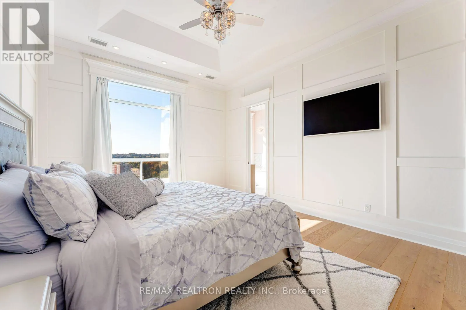 1202 - 223 ERB STREET W
