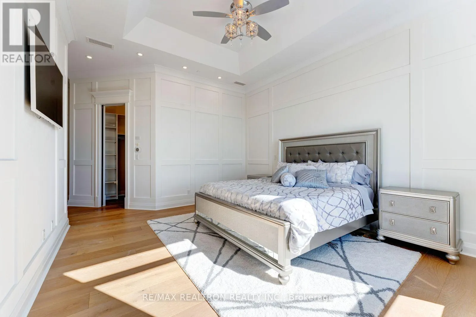 1202 - 223 ERB STREET W
