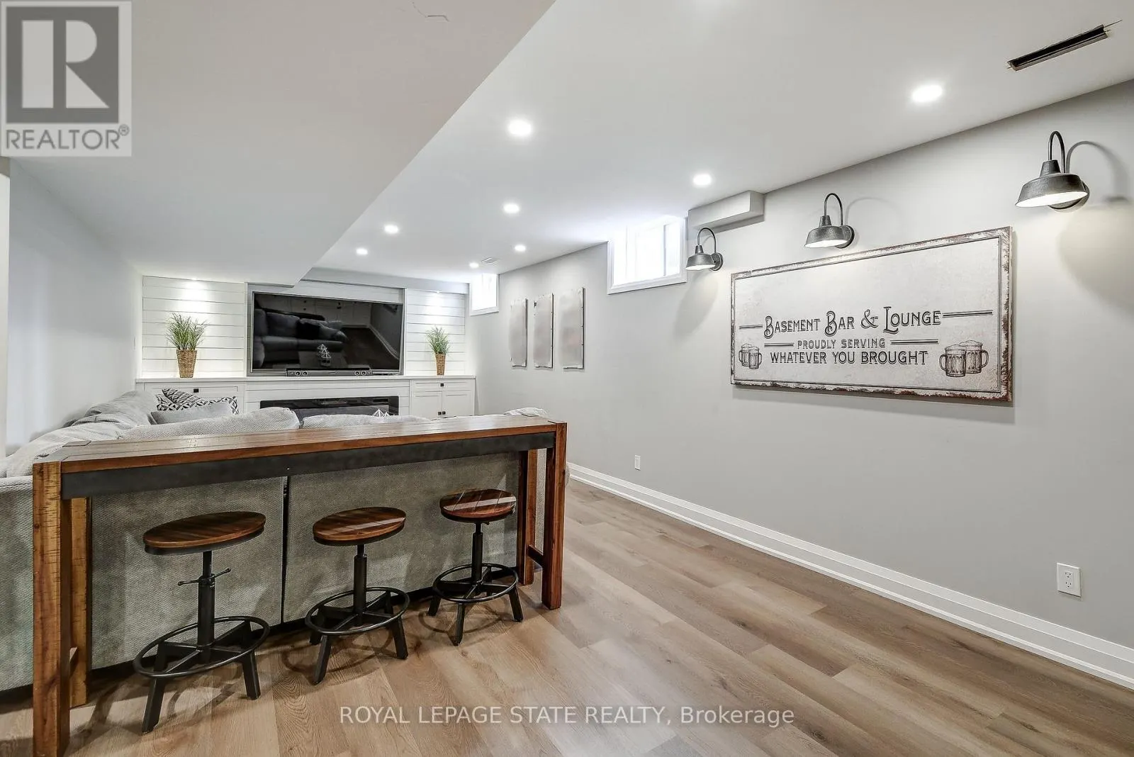 23 MCKNIGHT AVENUE