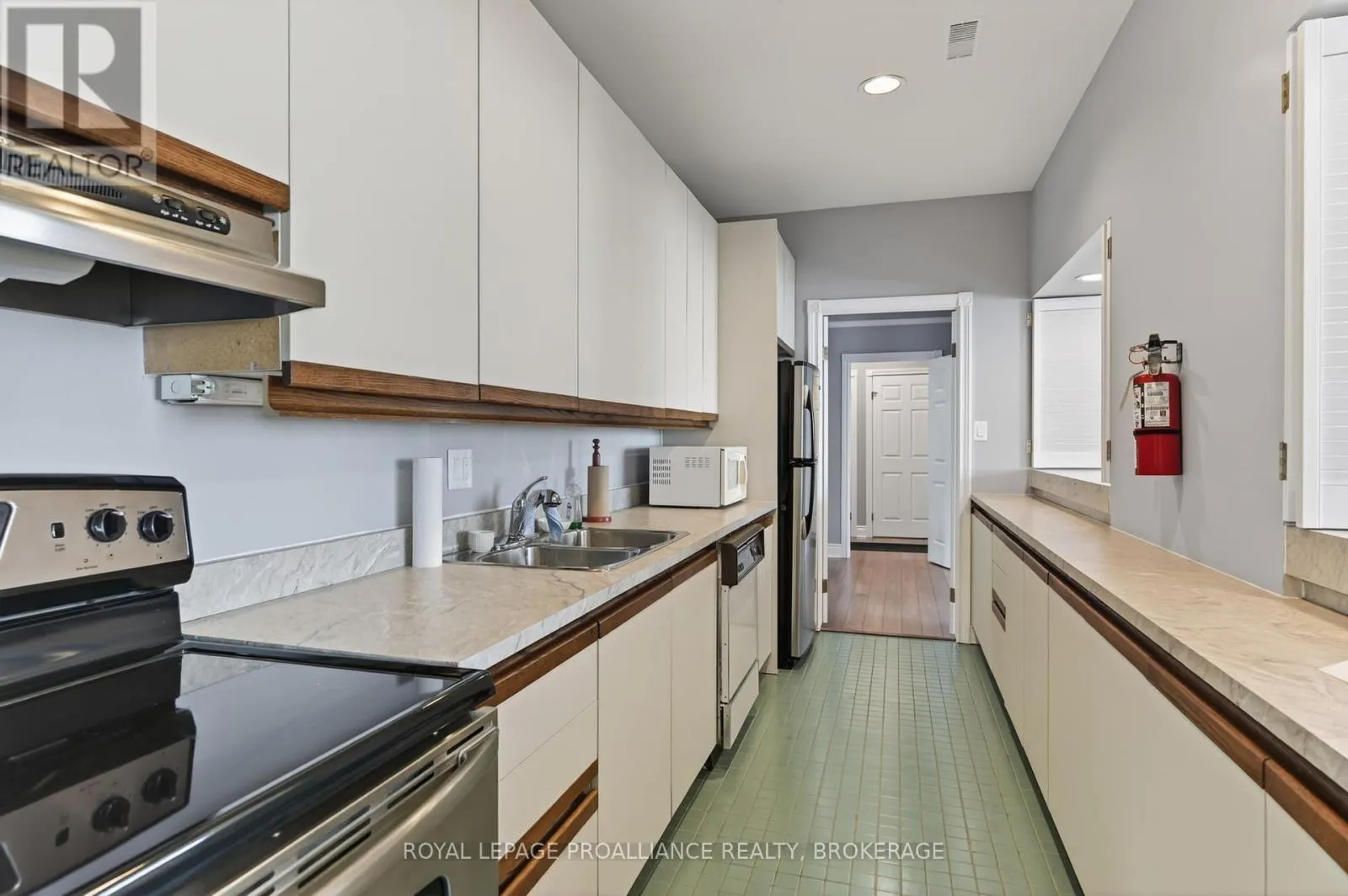 402 - 20 GORE STREET #402
