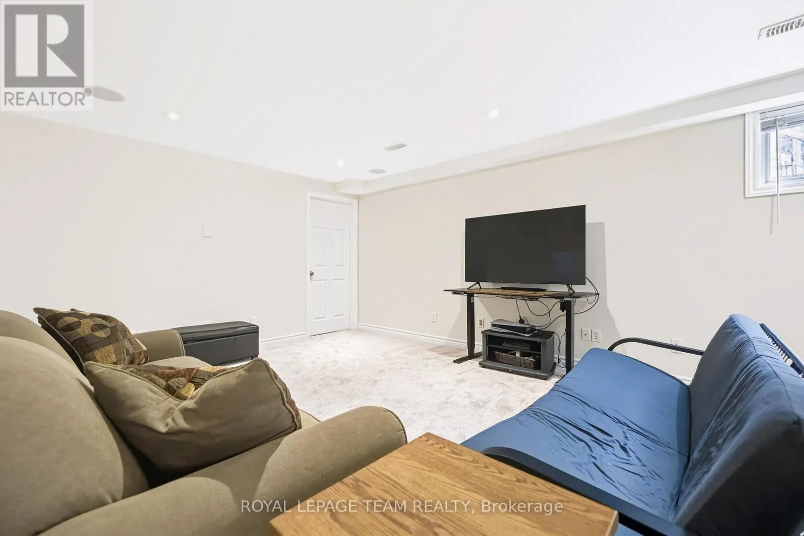 44 MEADOWGLEN CIRCLE