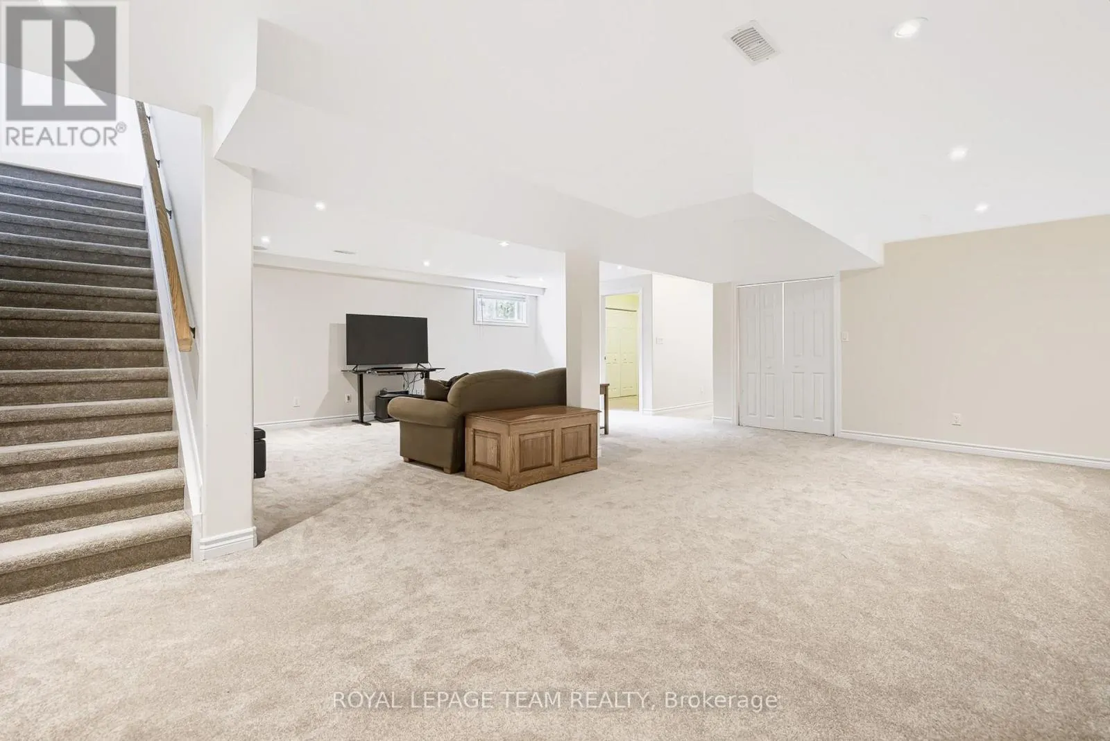 44 MEADOWGLEN CIRCLE