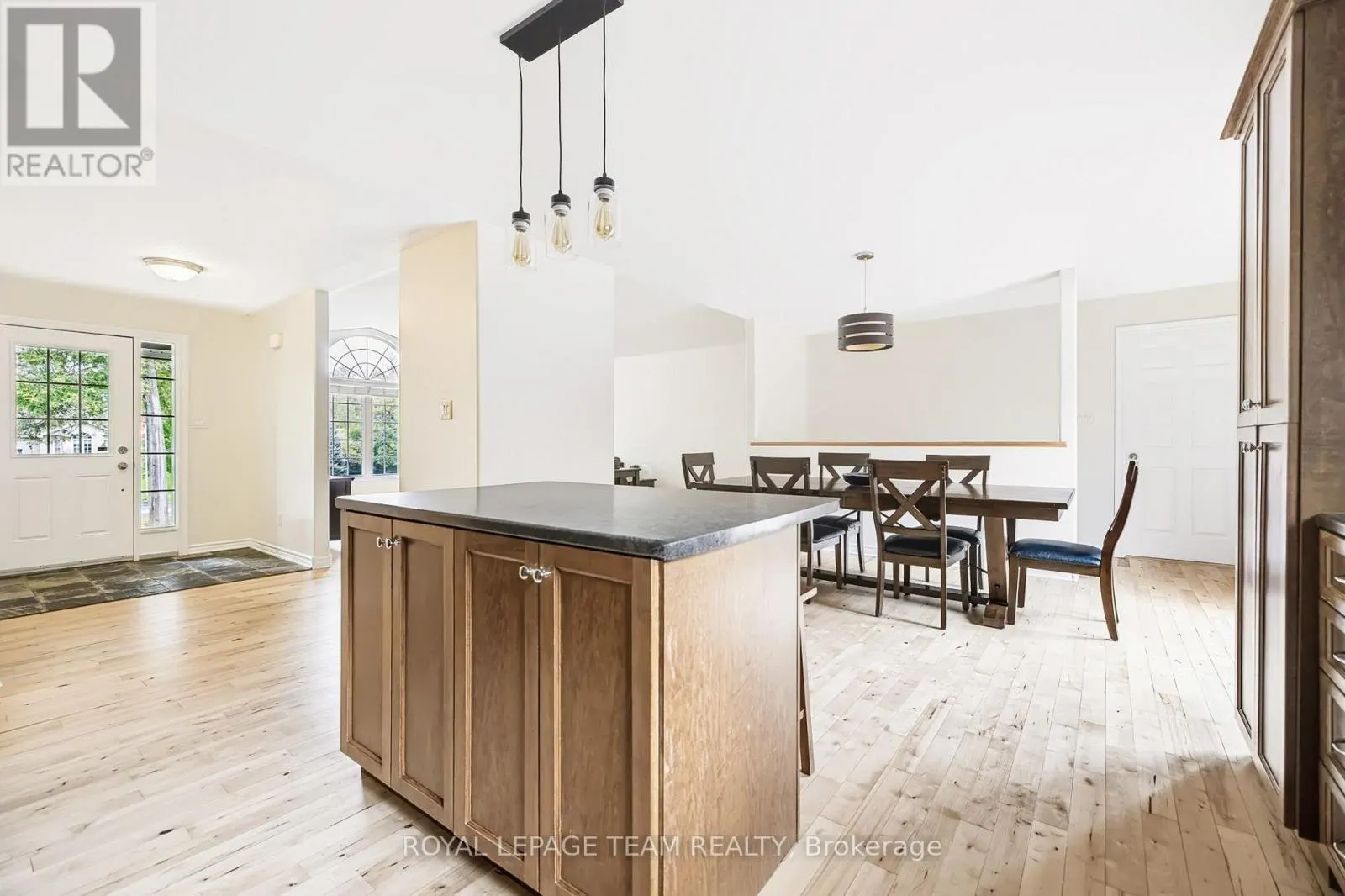 44 MEADOWGLEN CIRCLE