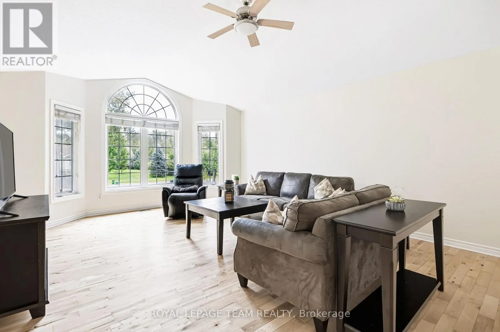44 MEADOWGLEN CIRCLE
