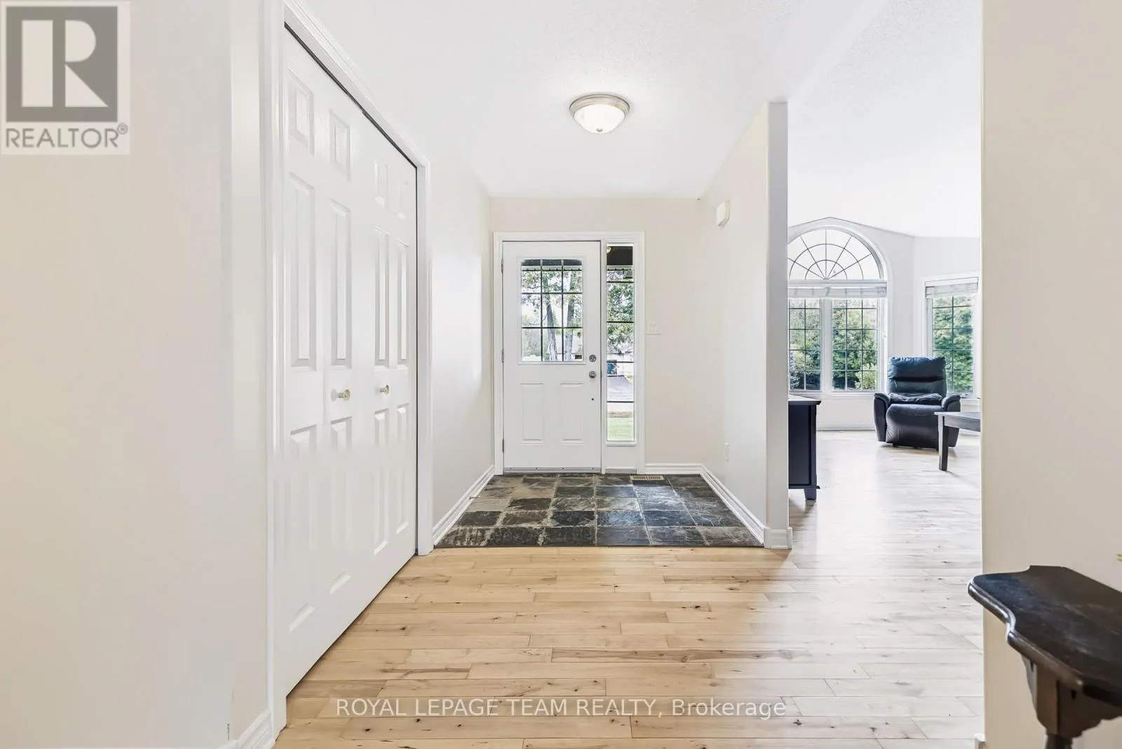 44 MEADOWGLEN CIRCLE