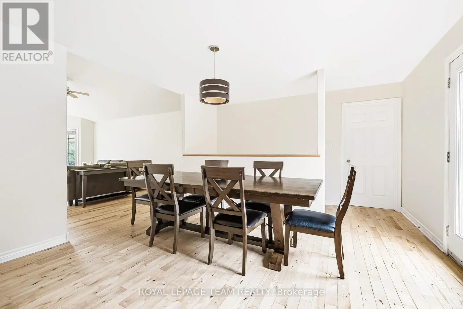 44 MEADOWGLEN CIRCLE