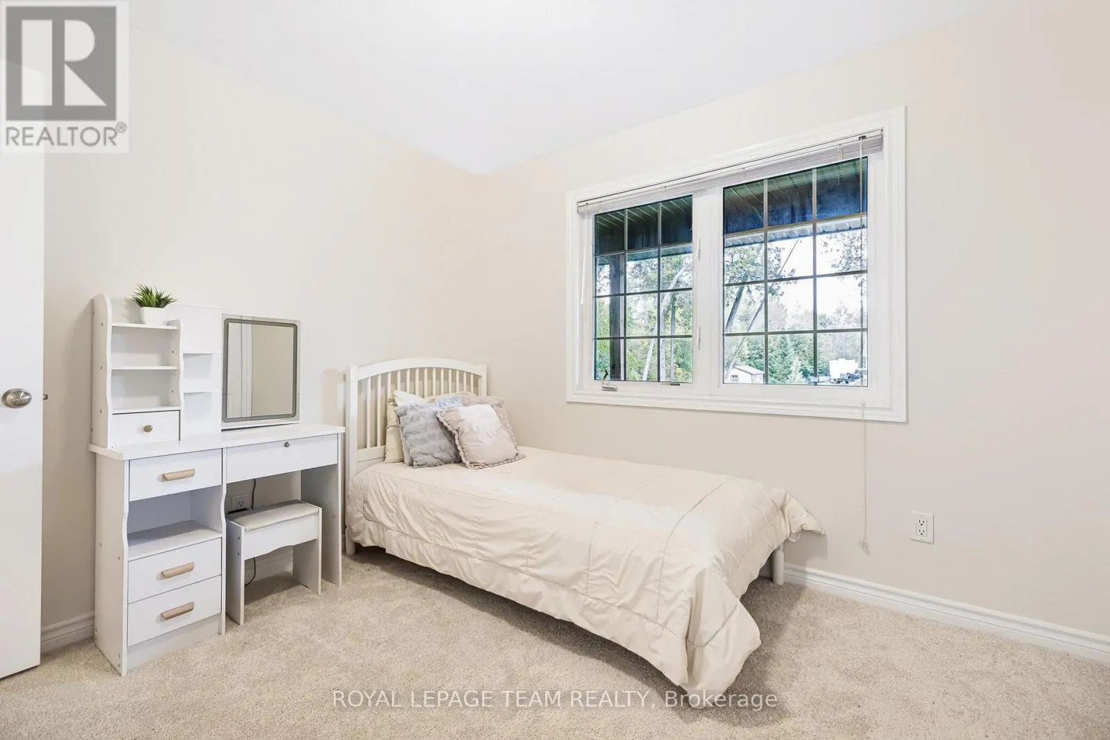 44 MEADOWGLEN CIRCLE
