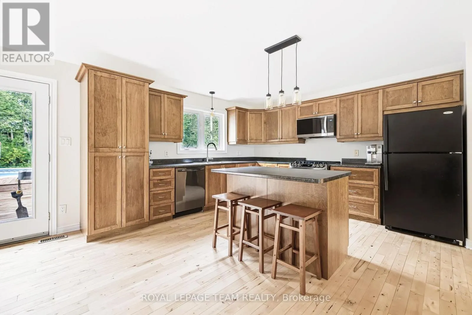 44 MEADOWGLEN CIRCLE
