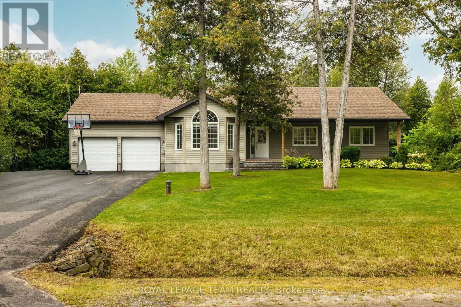 44 MEADOWGLEN CIRCLE