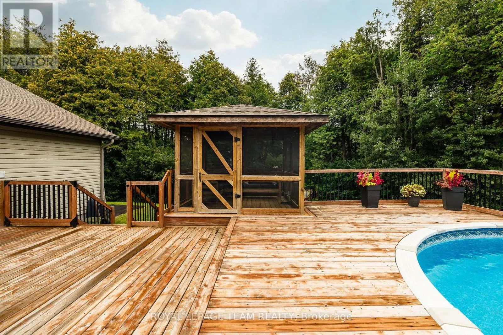 44 MEADOWGLEN CIRCLE