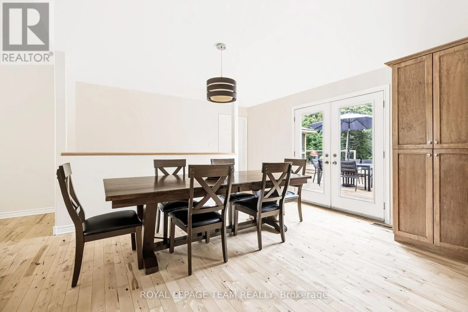 44 MEADOWGLEN CIRCLE