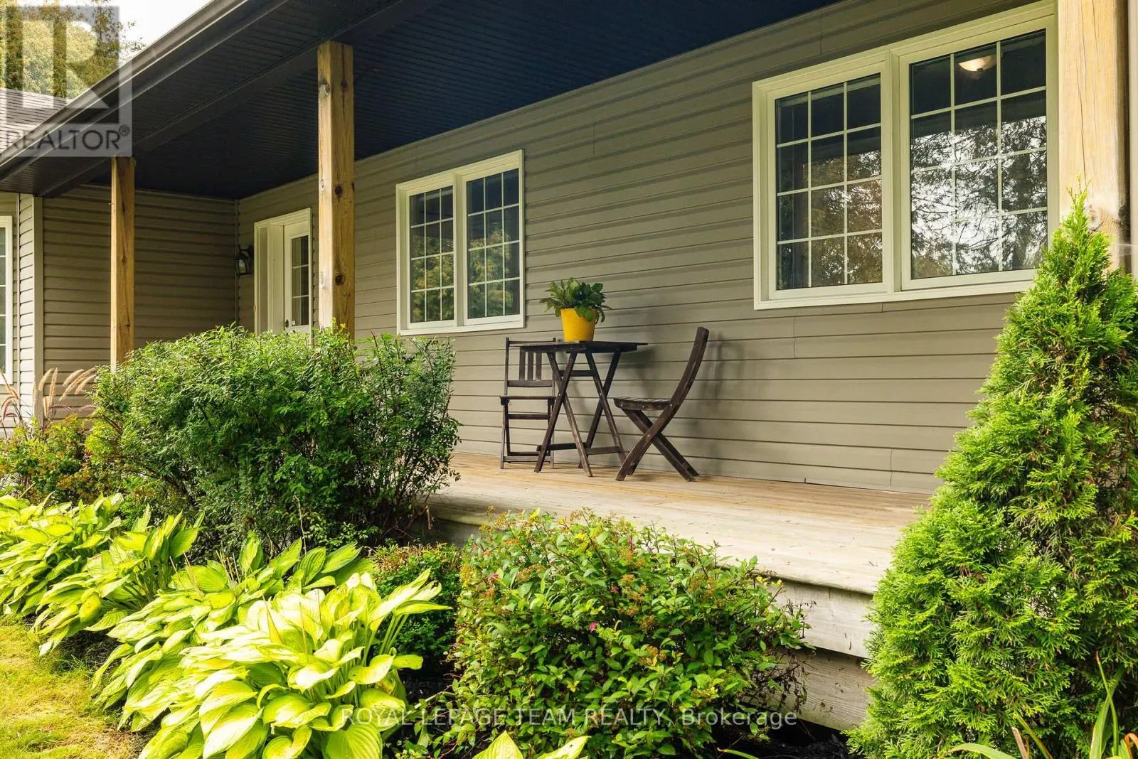 44 MEADOWGLEN CIRCLE