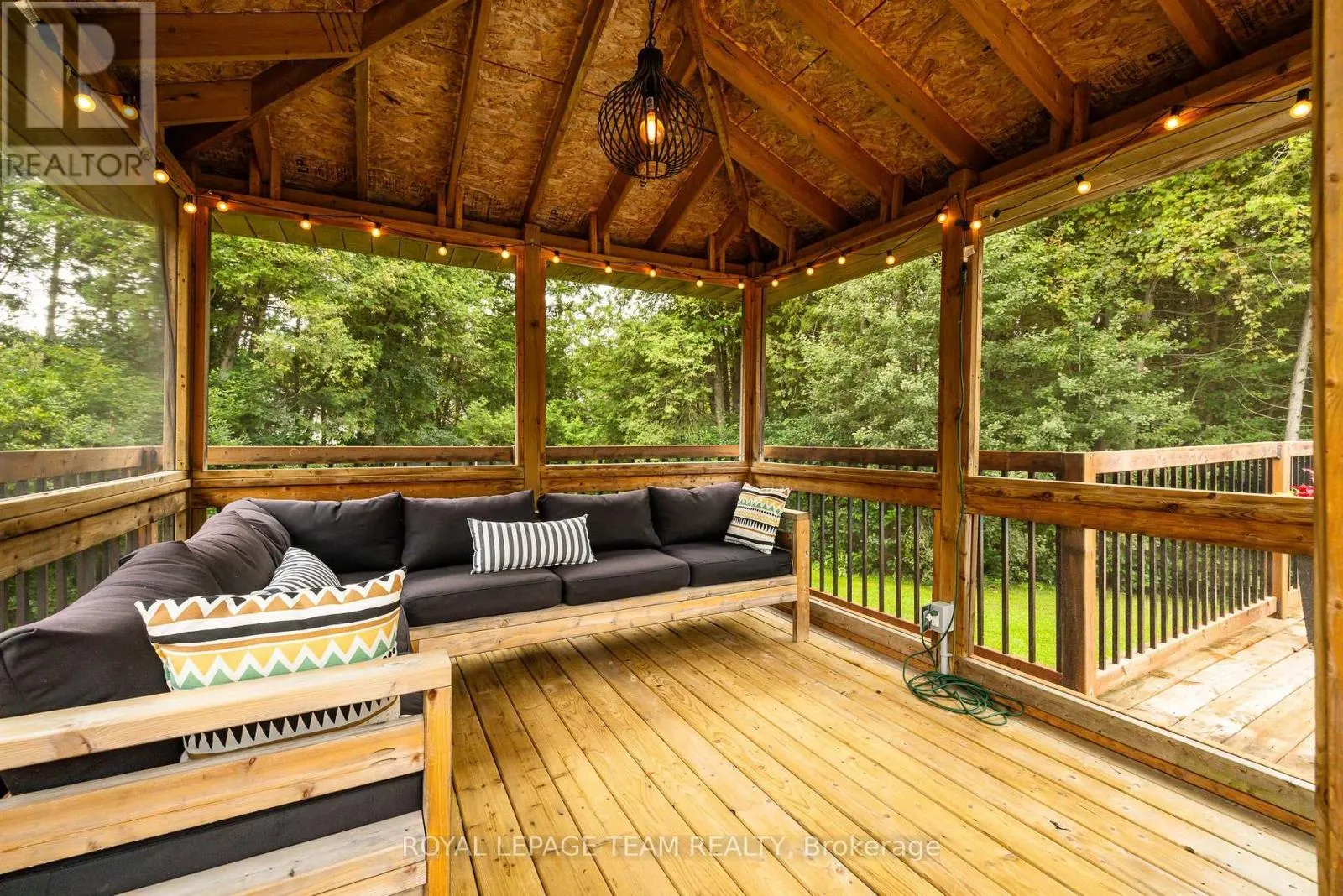 44 MEADOWGLEN CIRCLE
