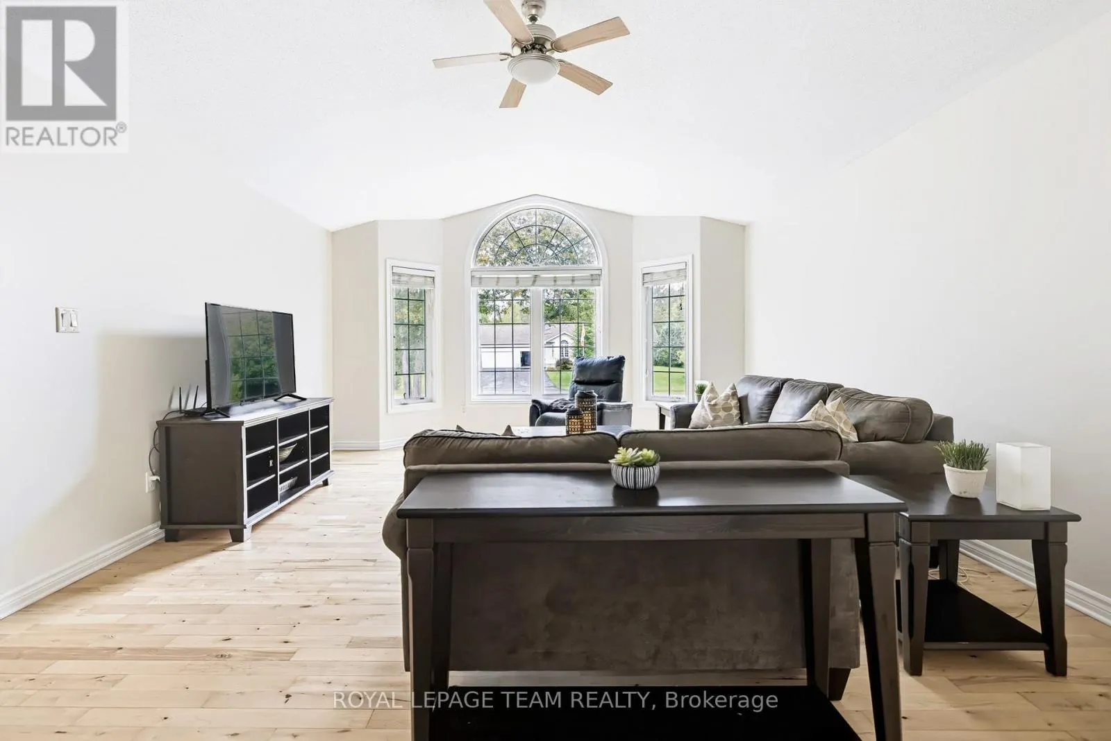 44 MEADOWGLEN CIRCLE
