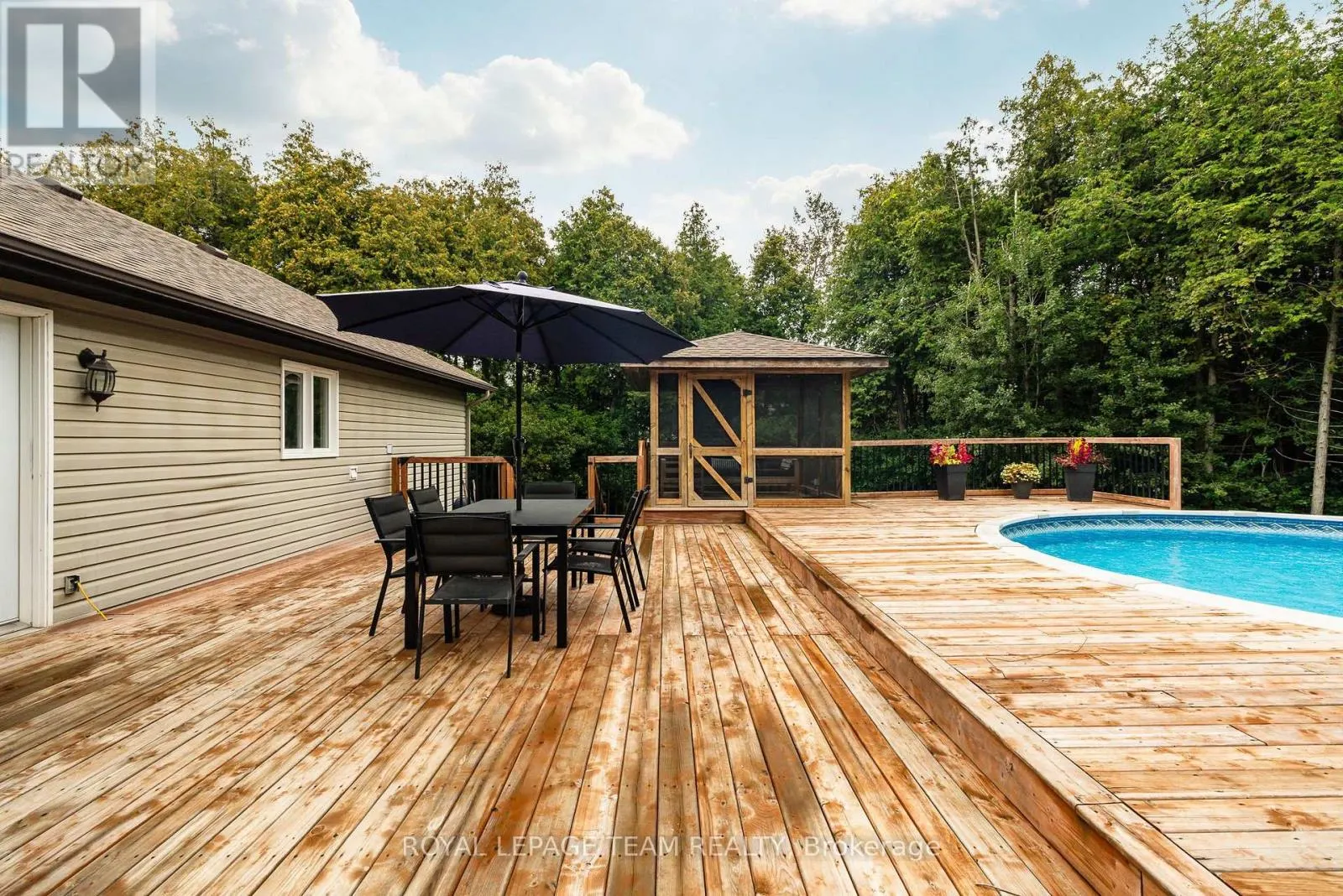 44 MEADOWGLEN CIRCLE