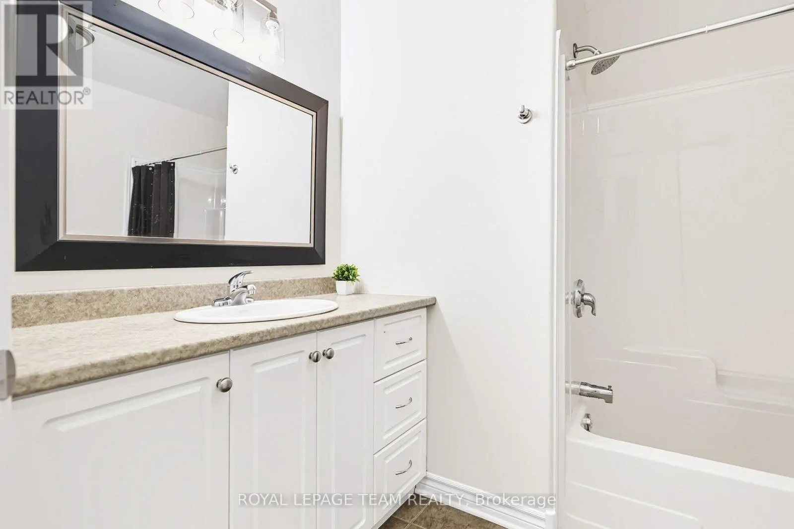 44 MEADOWGLEN CIRCLE