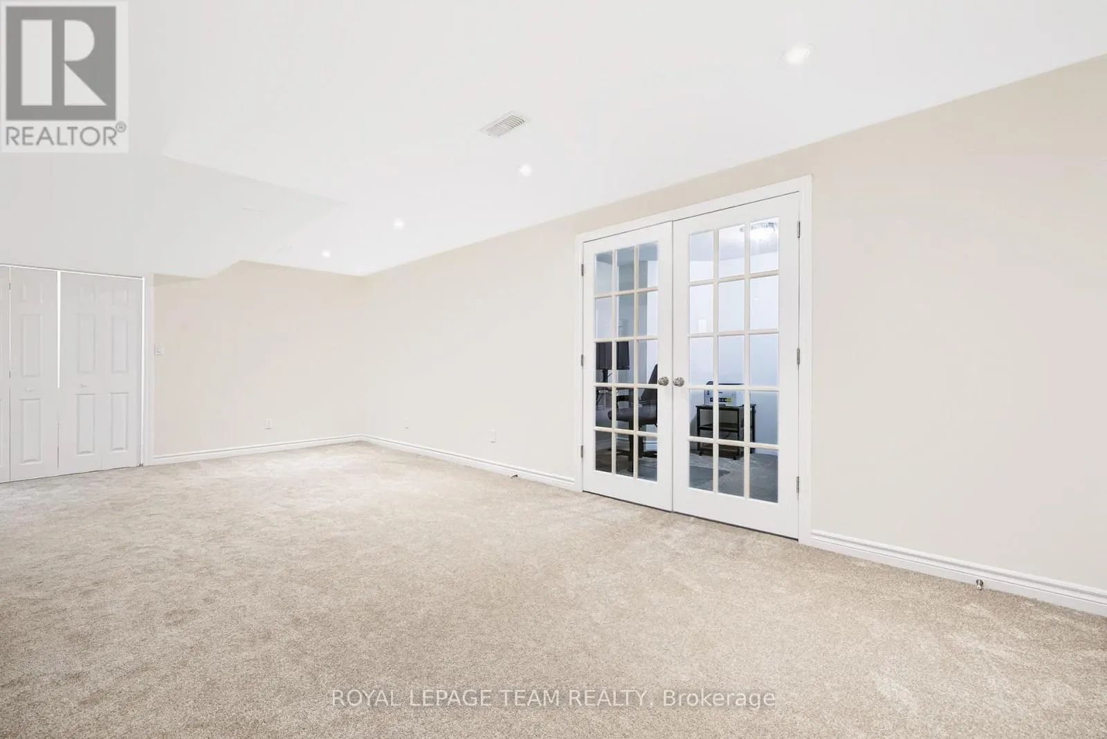 44 MEADOWGLEN CIRCLE