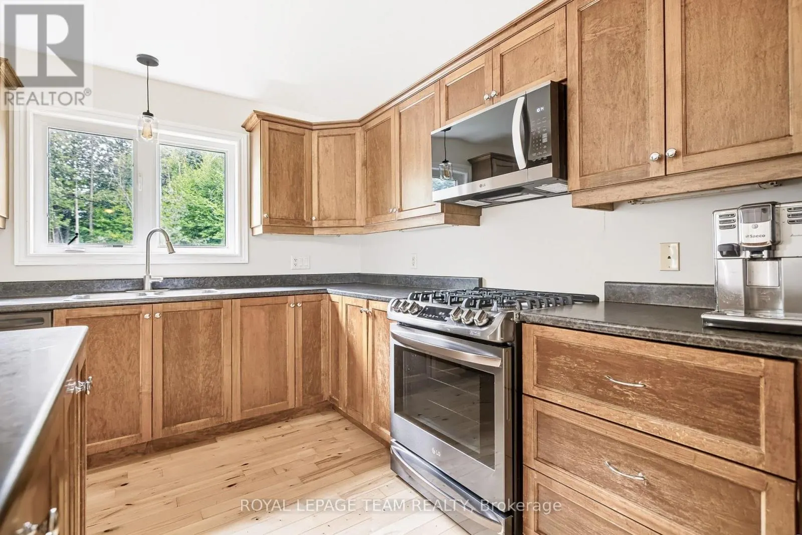 44 MEADOWGLEN CIRCLE