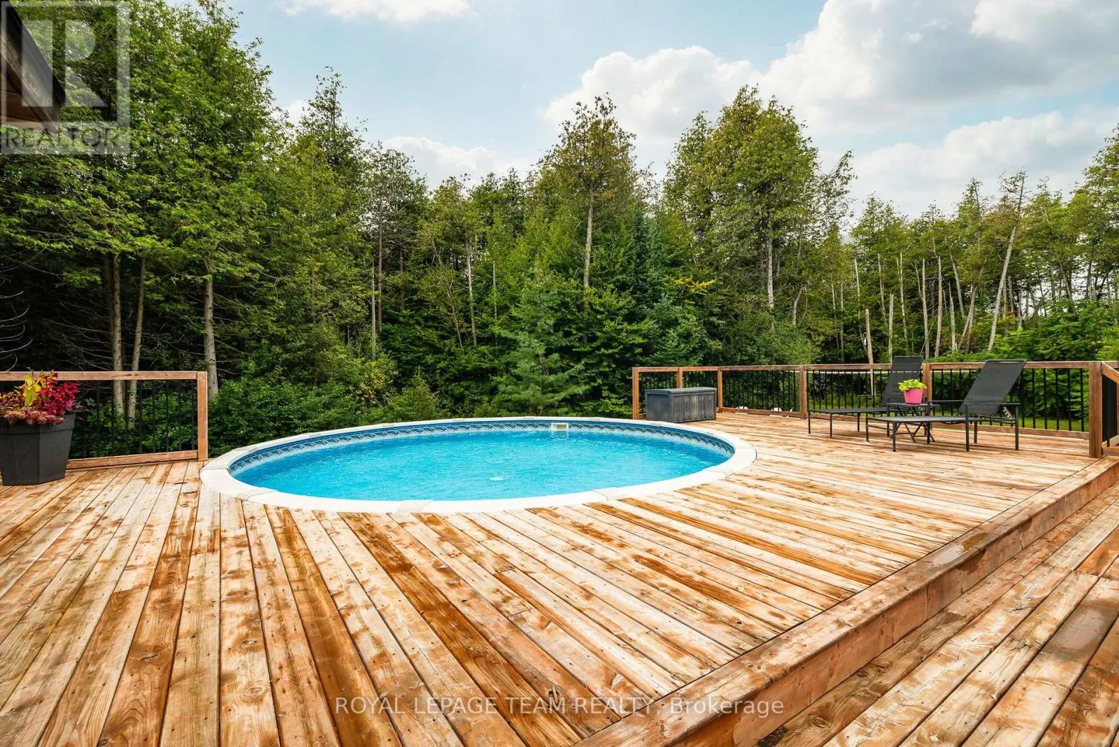 44 MEADOWGLEN CIRCLE