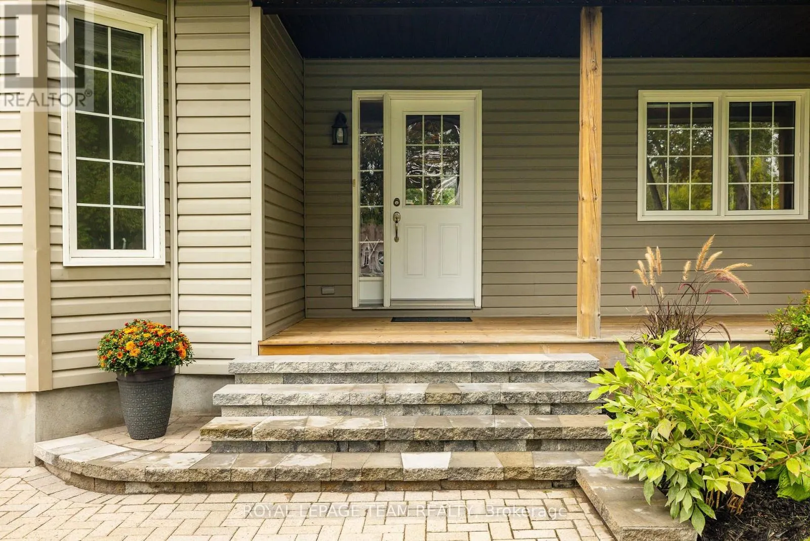 44 MEADOWGLEN CIRCLE