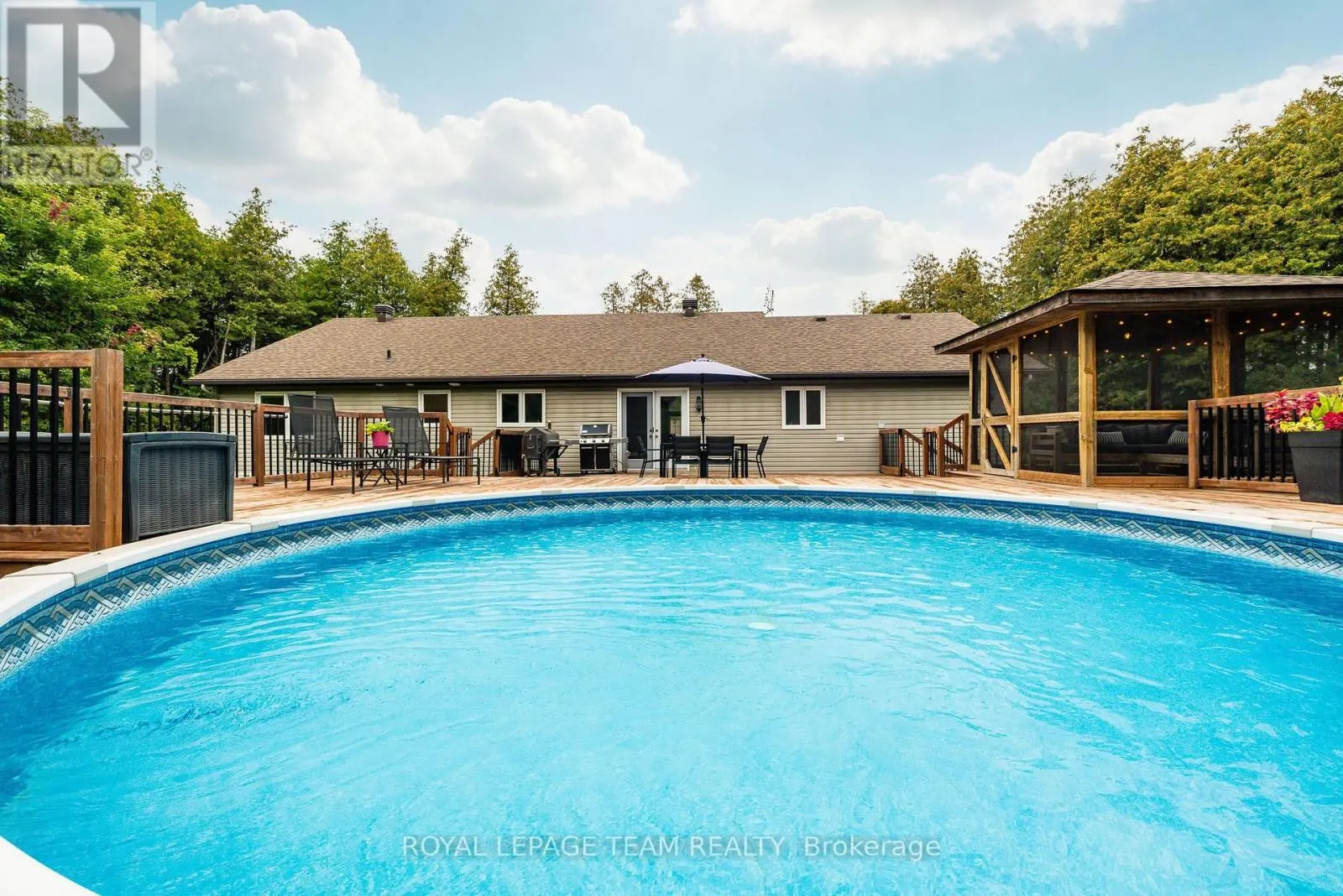 44 MEADOWGLEN CIRCLE