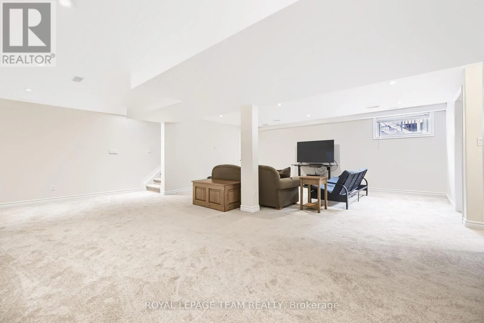 44 MEADOWGLEN CIRCLE