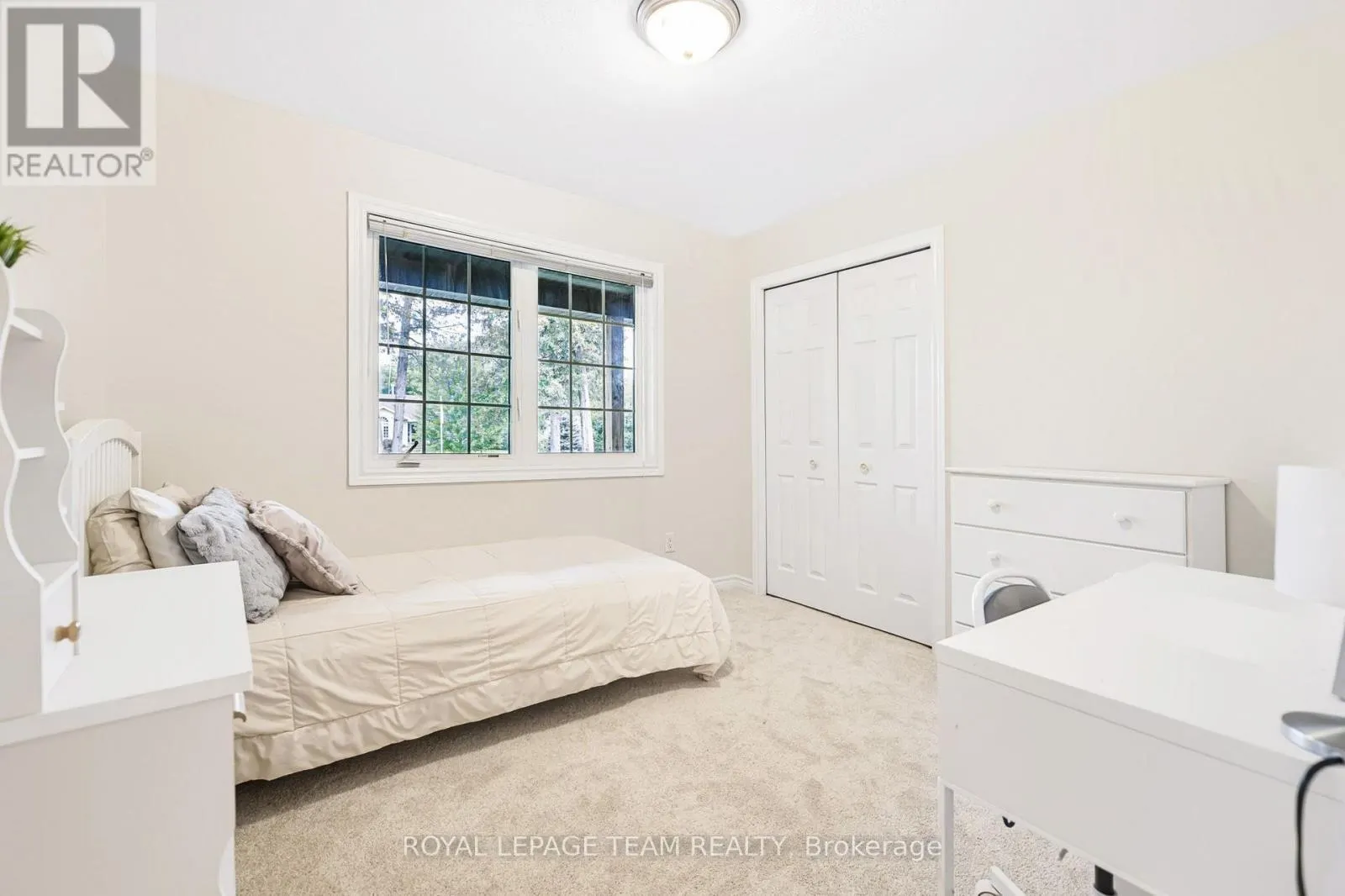 44 MEADOWGLEN CIRCLE