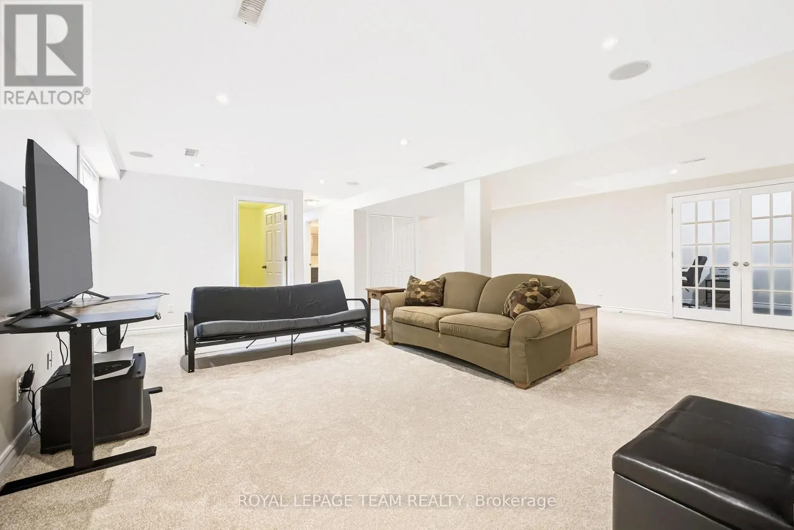 44 MEADOWGLEN CIRCLE