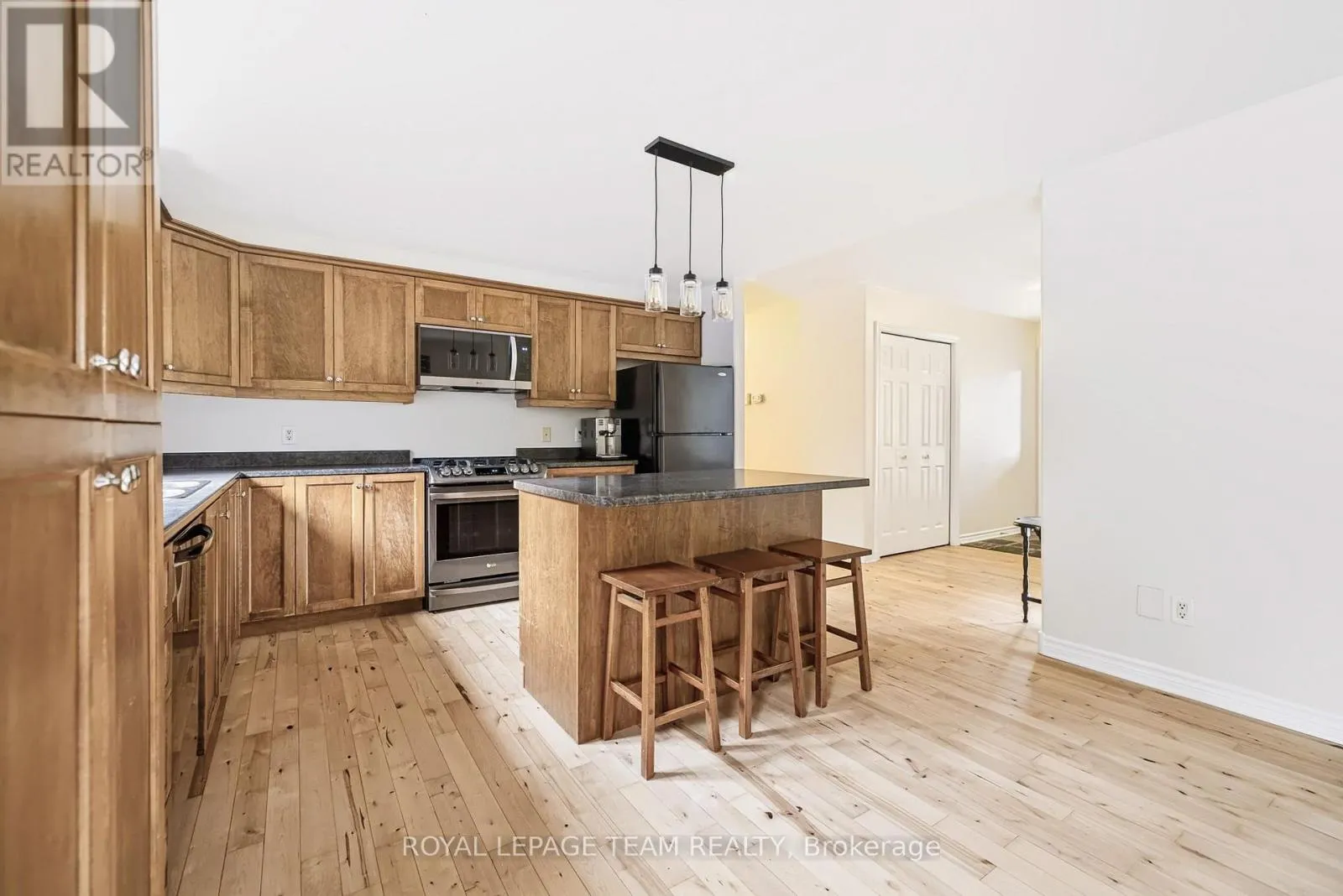 44 MEADOWGLEN CIRCLE
