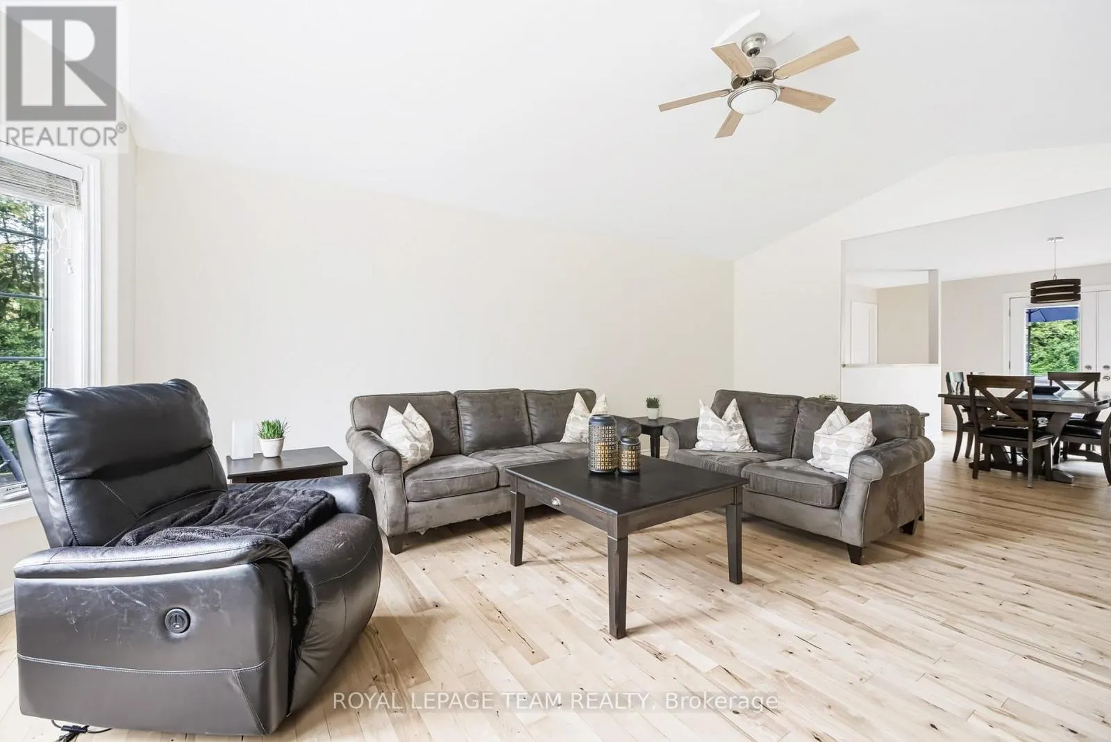 44 MEADOWGLEN CIRCLE