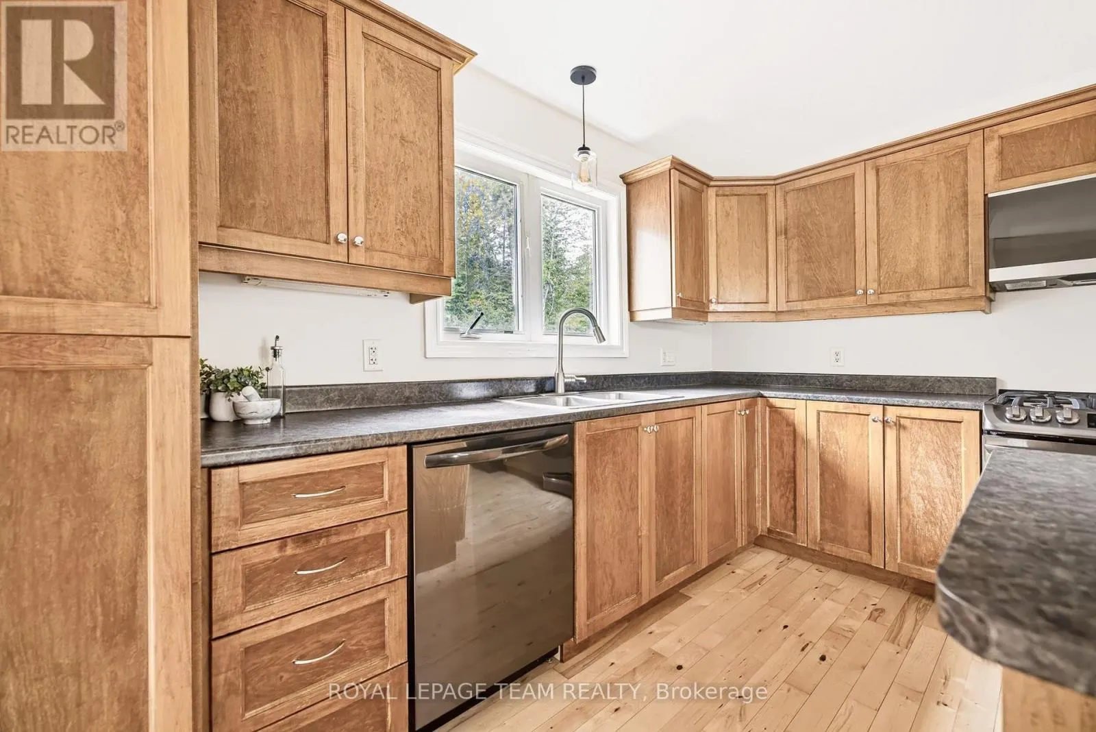 44 MEADOWGLEN CIRCLE
