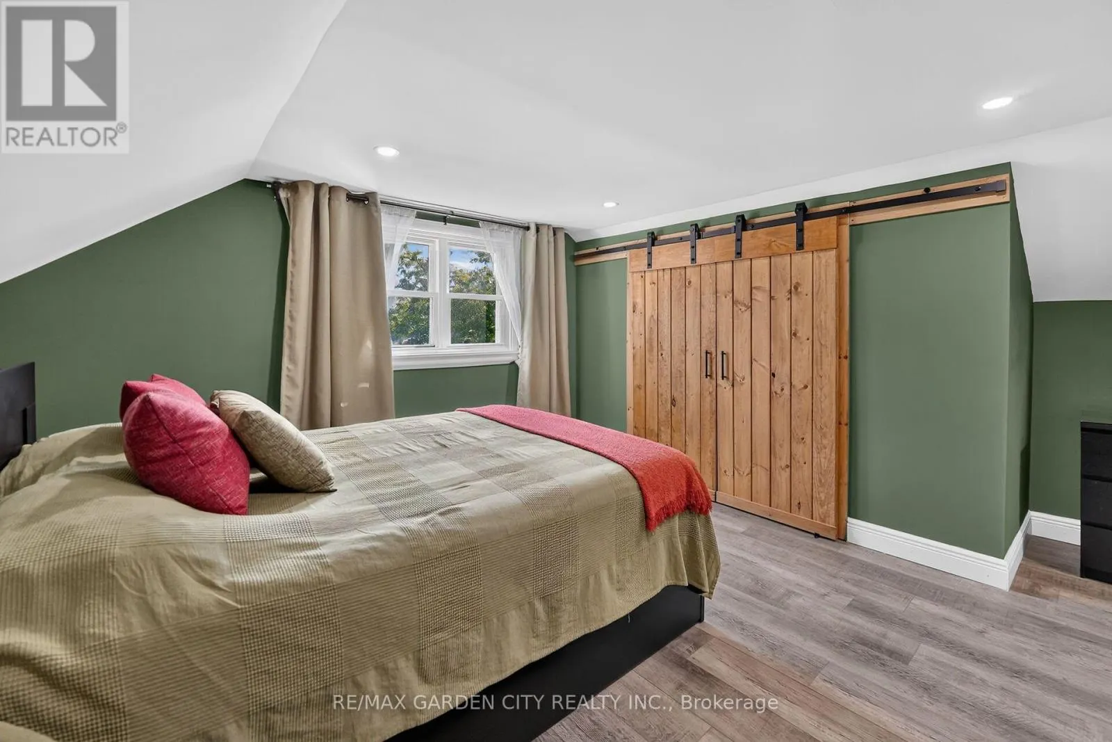 843 LYONS CREEK ROAD