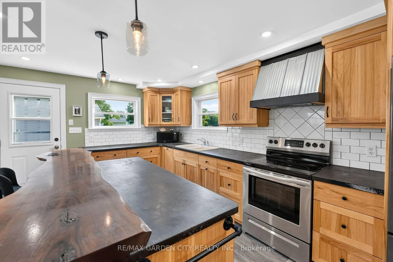 843 LYONS CREEK ROAD