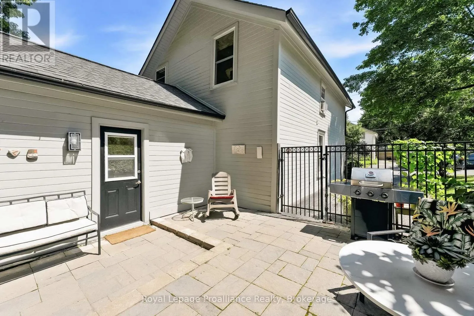 52 BRAMLEY STREET S