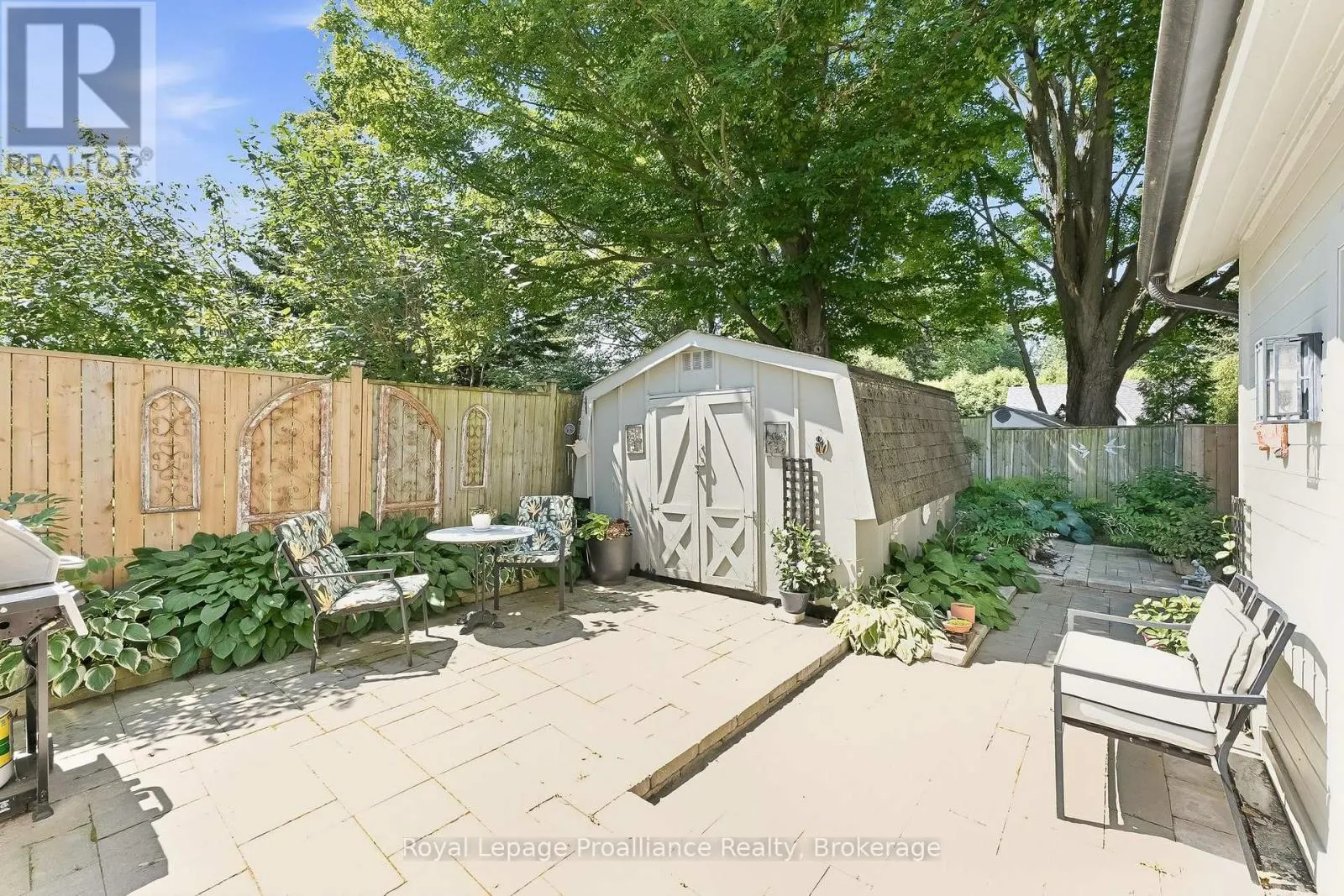 52 BRAMLEY STREET S