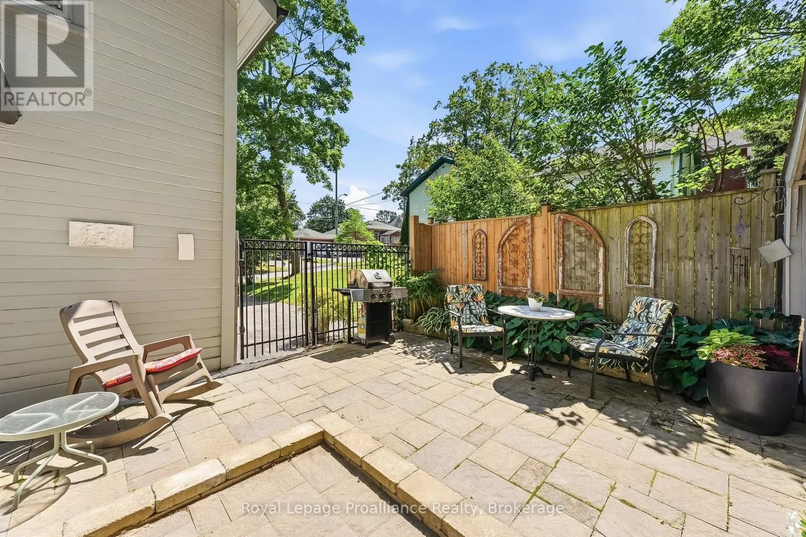 52 BRAMLEY STREET S