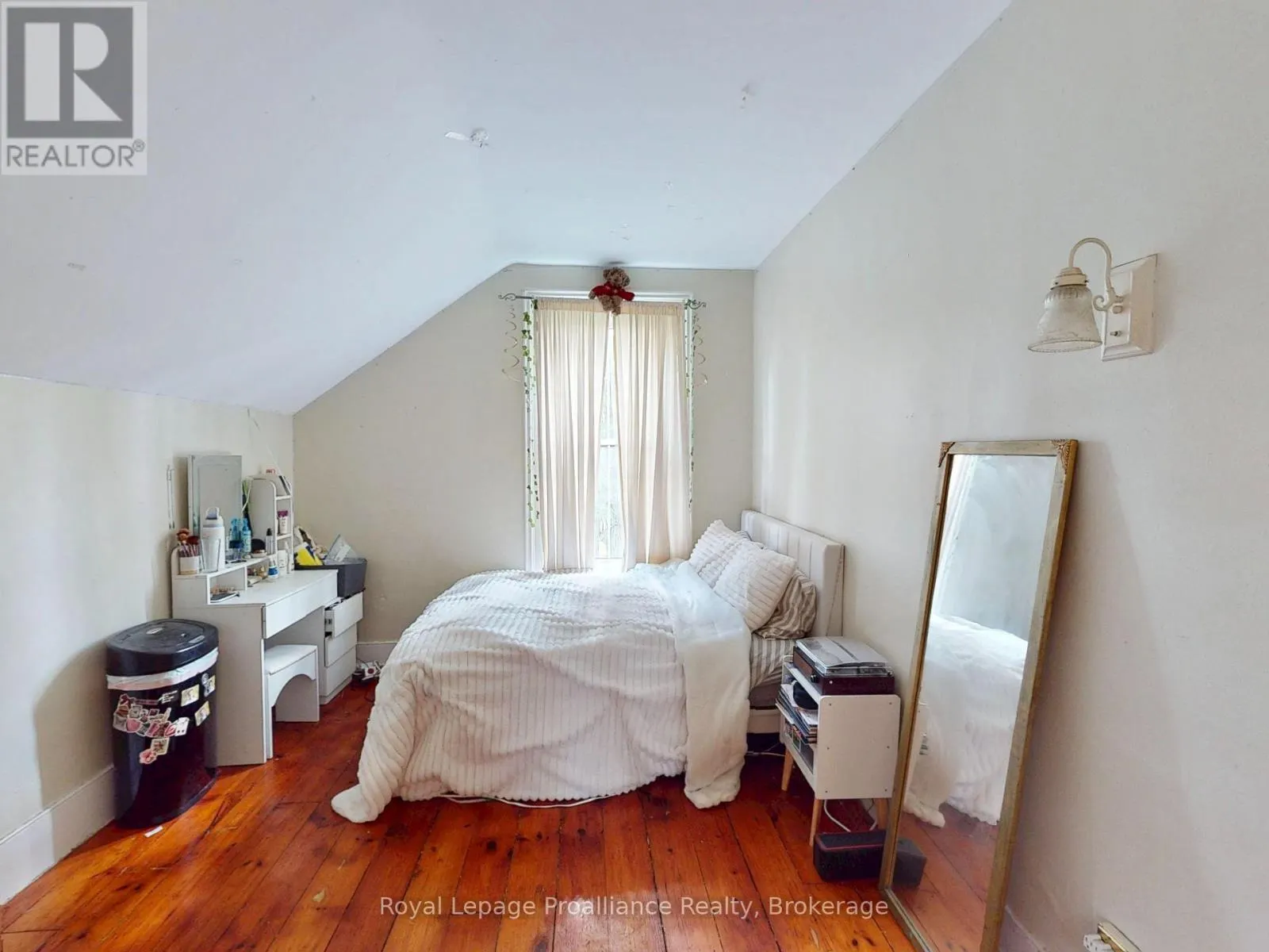 729 FOXBORO-STIRLING ROAD