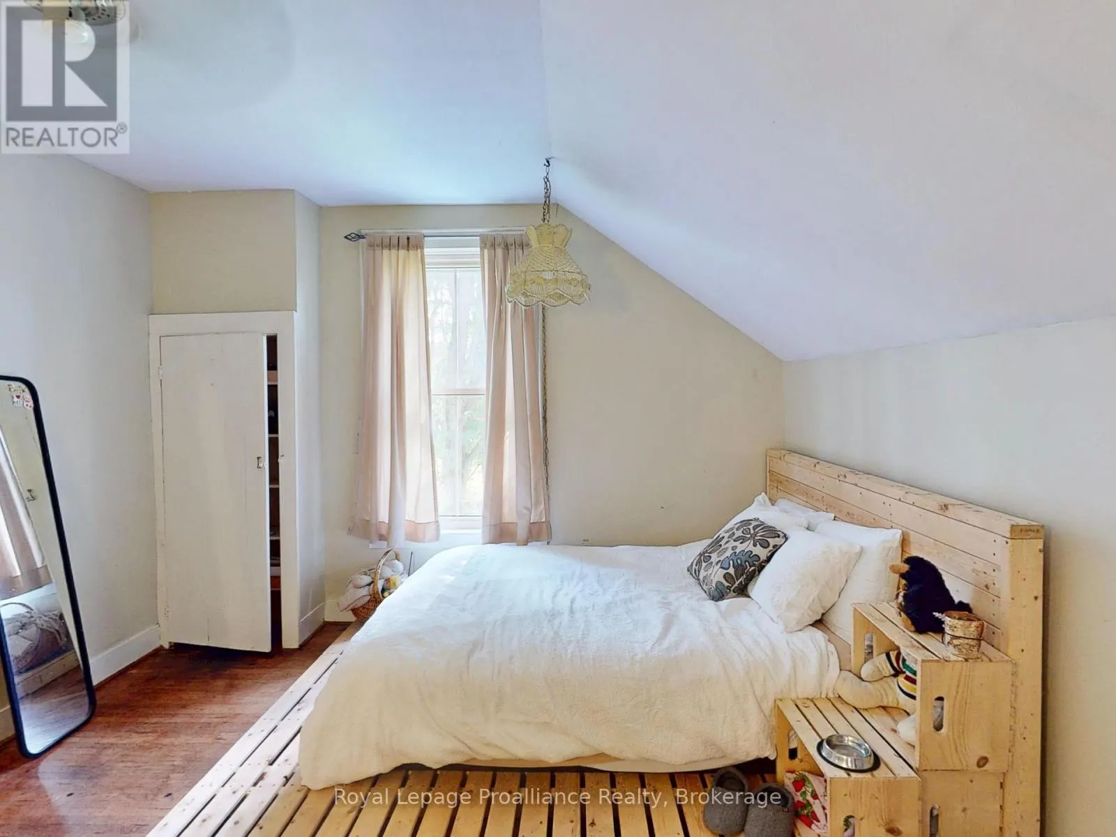 729 FOXBORO-STIRLING ROAD