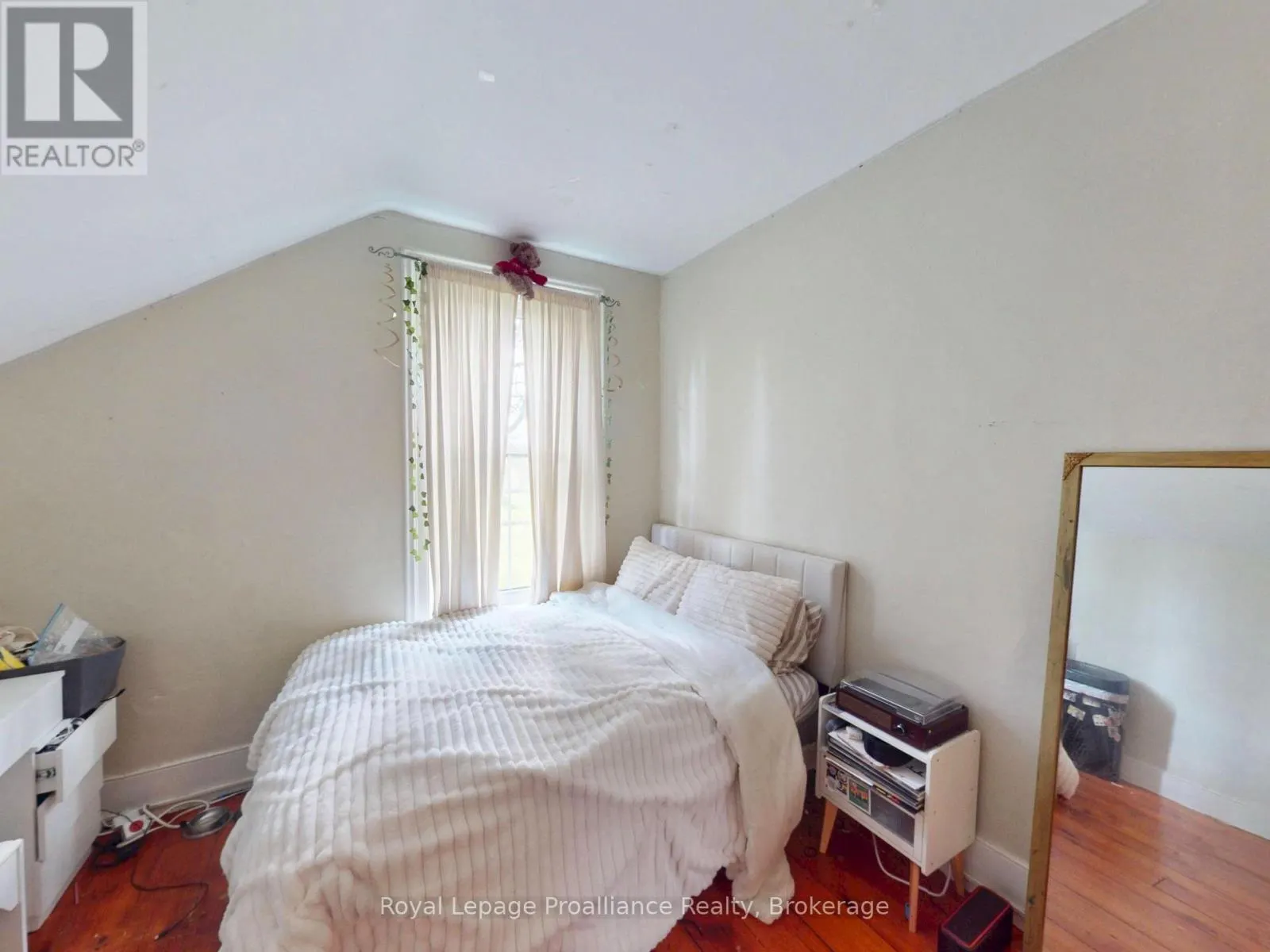 729 FOXBORO-STIRLING ROAD