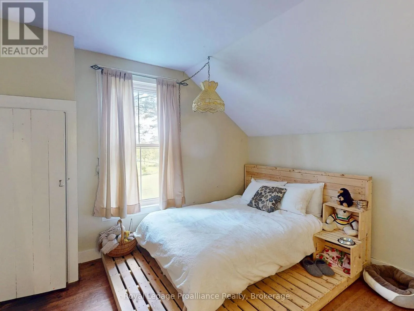 729 FOXBORO-STIRLING ROAD