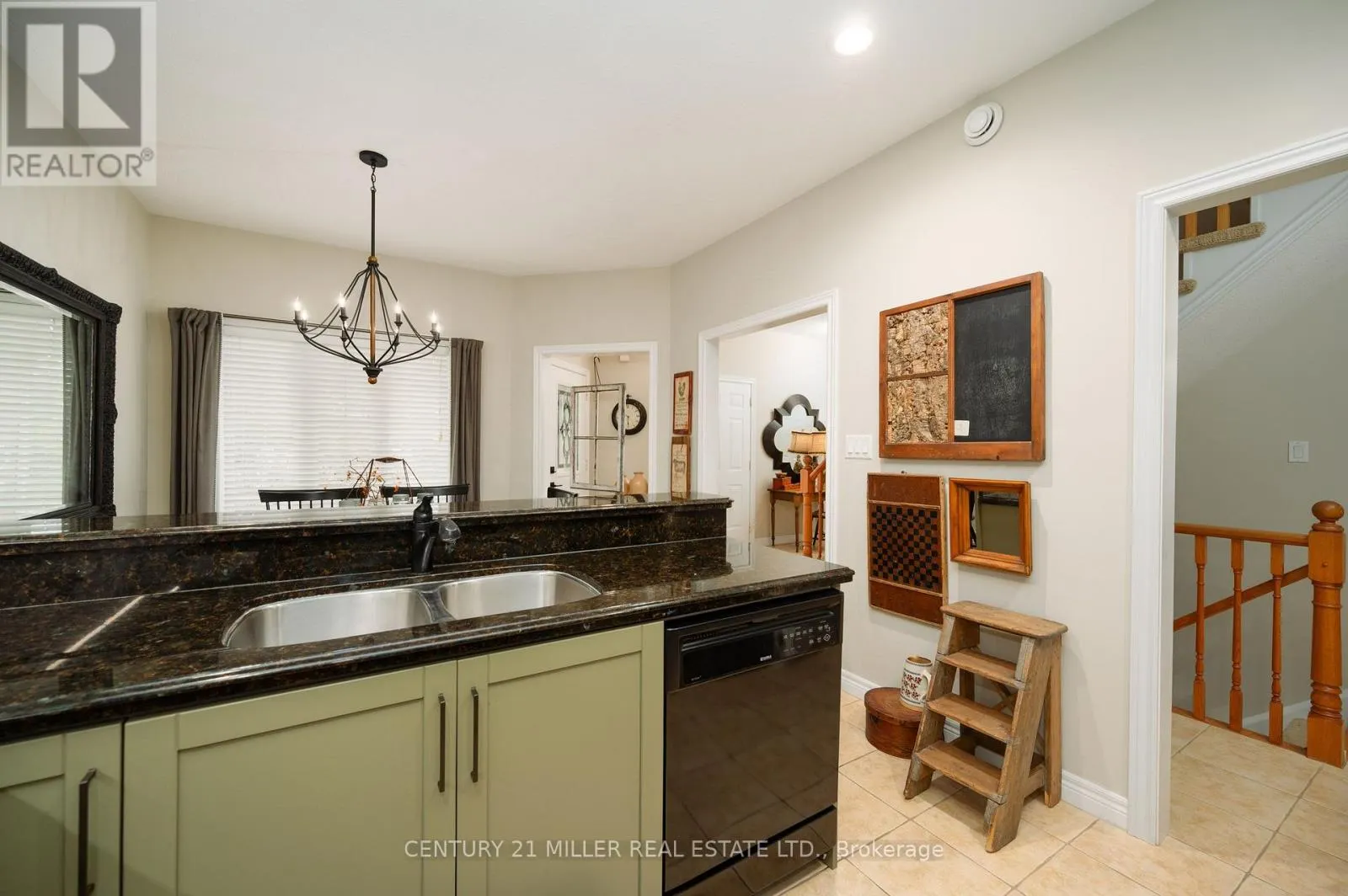 125 RIVERWALK PLACE