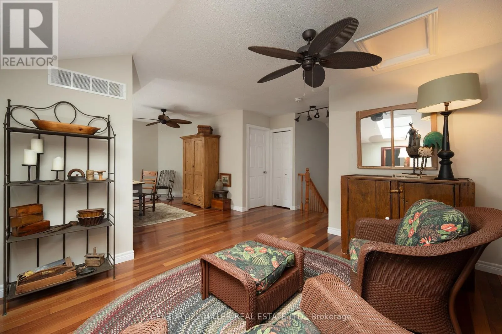 125 RIVERWALK PLACE